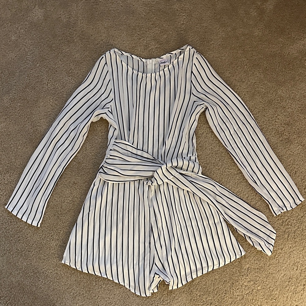 Selfie Leslie Black and White Long Sleeve Romper - Picture 2 of 4